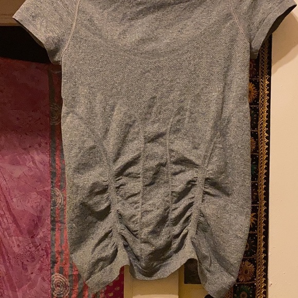 athleta fastest track t grey t shirt workout - Picture 3 of 4